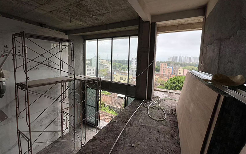 老总回粤东老家建豪宅中空设计